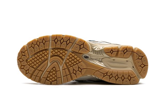 NB 1906R "Kith- Black"