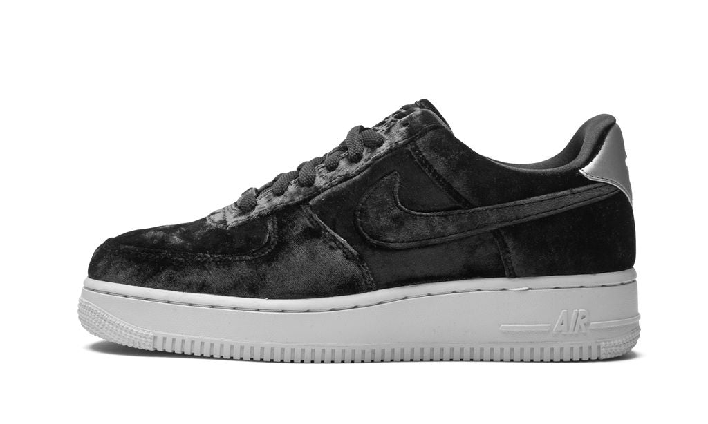 NK Air Force 1 Low „Catifea neagră”