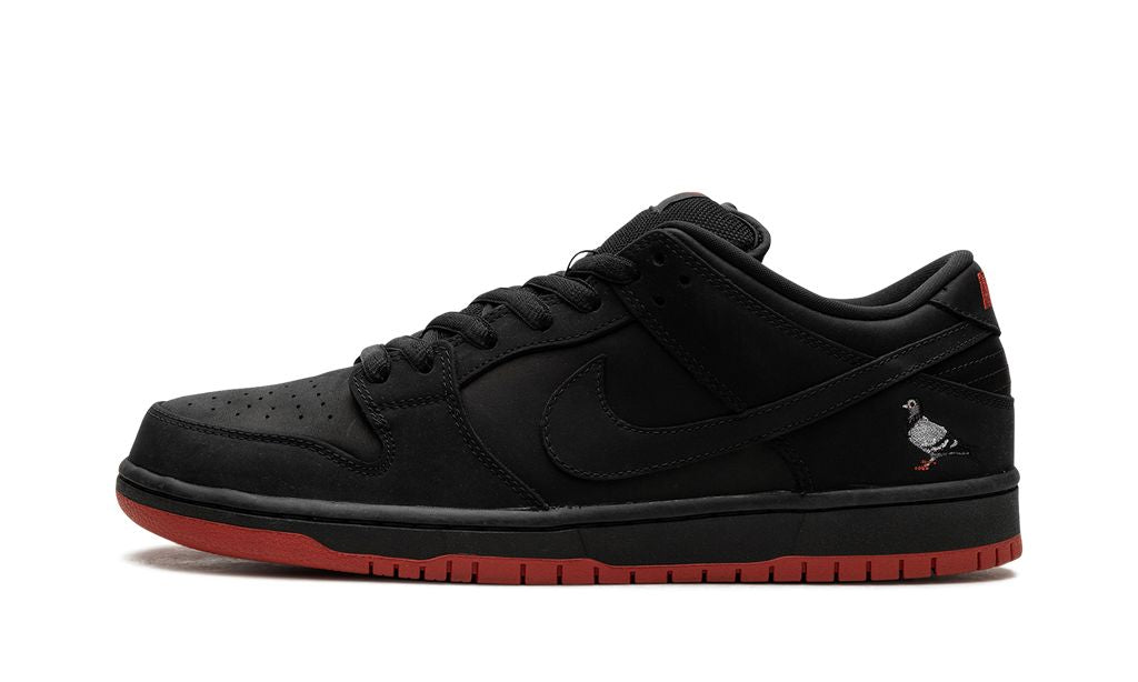 NK SB Dunk Low Black Pigeon