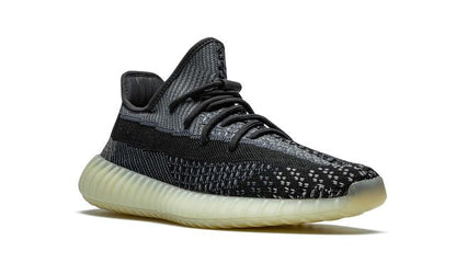 Fügt Yeezy Boost 350 V2 Carbon hinzu 