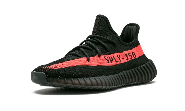 Fügt Yeezy Boost 350 V2 Core Black Red hinzu 