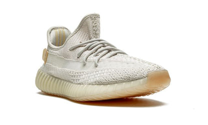 Fügt Yeezy Boost 350 V2 Light hinzu