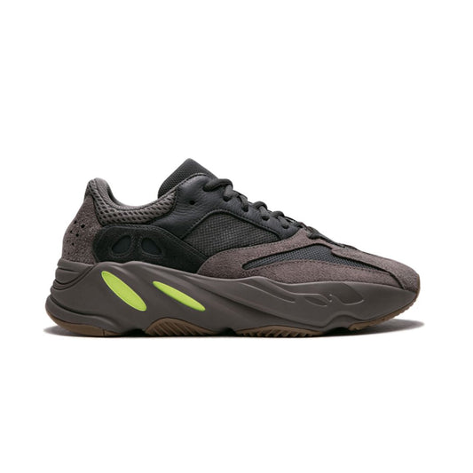 Fügt Yeezy Boost 700 Mauve hinzu 