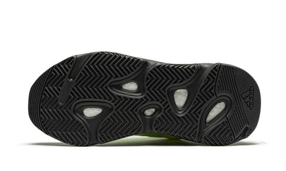 Fügt Yeezy Boost 700 MNVN Phosphor hinzu 