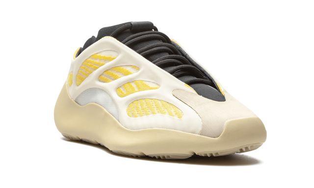 Fügt Yeezy Boost 700 V3 Safflower hinzu 