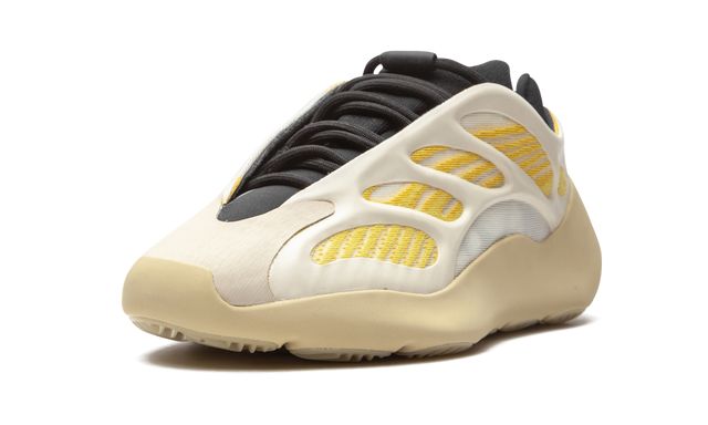 Fügt Yeezy Boost 700 V3 Safflower hinzu 