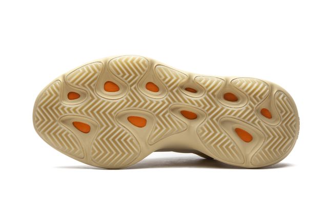 Fügt Yeezy Boost 700 V3 Safflower hinzu 