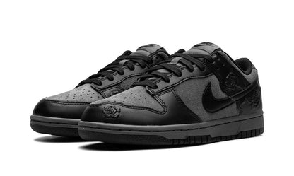 Dunk Low WMNS "Black Roses"