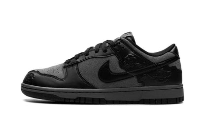 Dunk Low WMNS "Black Roses"