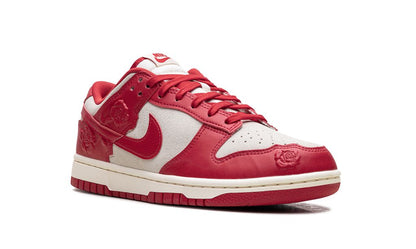 Dunk Low WMNS "Red Roses"