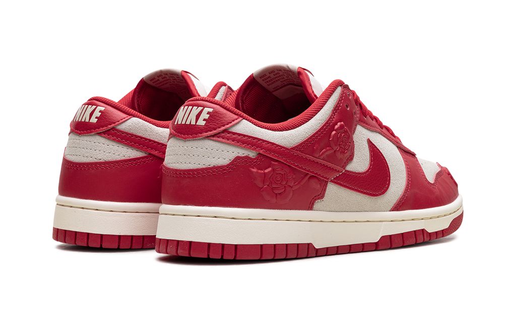 Dunk Low WMNS "Red Roses"