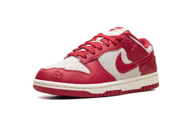 Dunk Low WMNS "Red Roses"