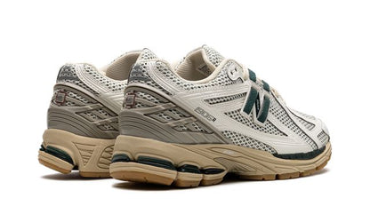 NB 1906R "Kith- Black"