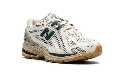 NB 1906R "Kith- Black"