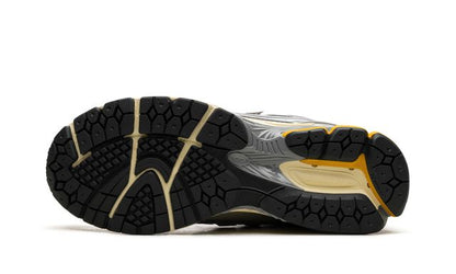 NB 1906R "Metallic Silver Yellow"