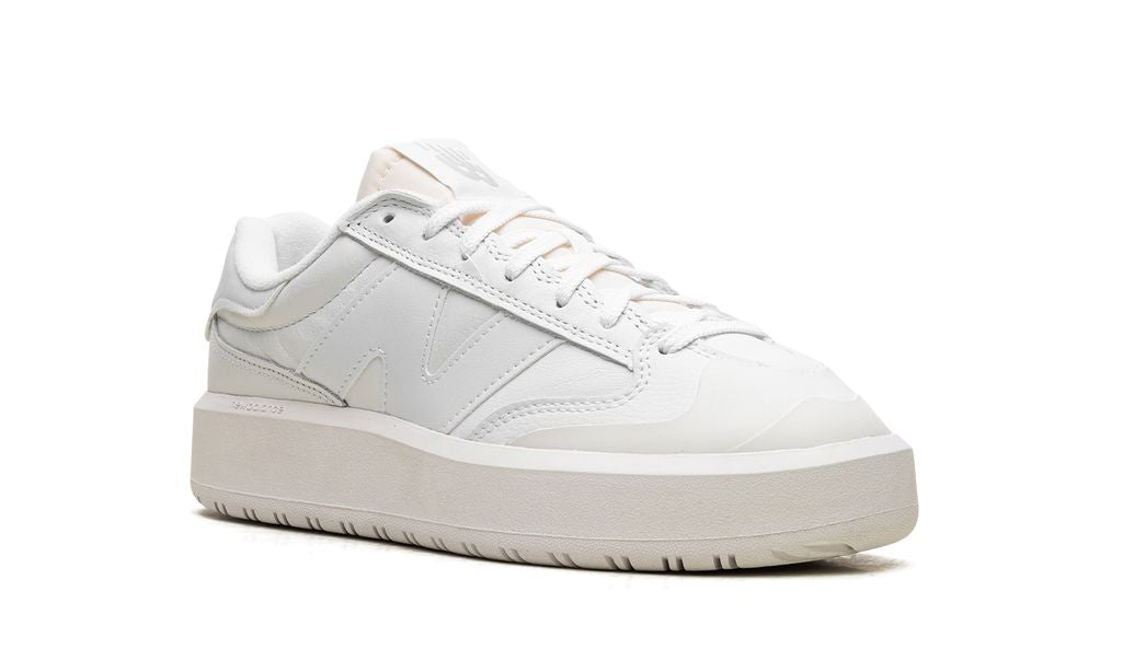 NB 302 "TRIPLE WHITE"