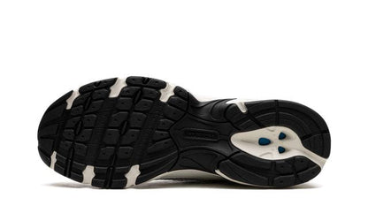 NB 530 White Gold Black