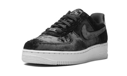 NK Air Force 1 Low „Catifea neagră”