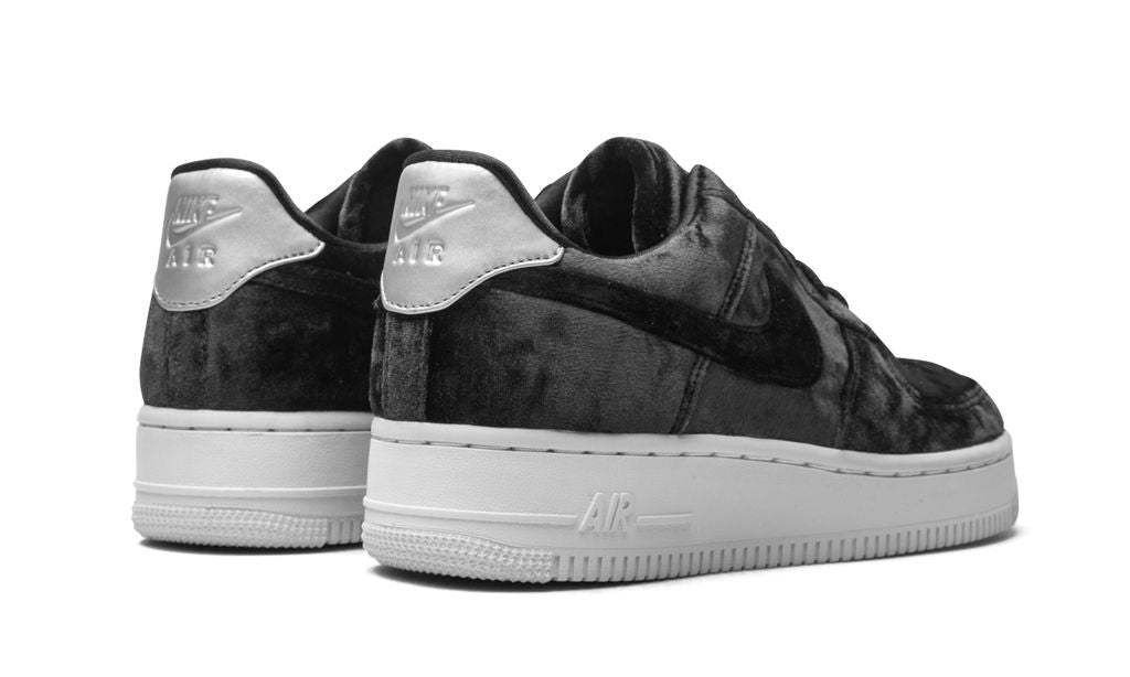 NK Air Force 1 Low „Catifea neagră”