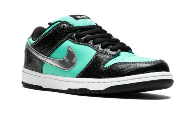 NK Dunk Low Diamond Supply Co.