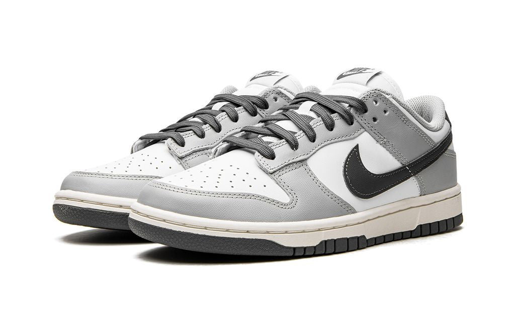 NK Dunk Low Light Smoke Grey