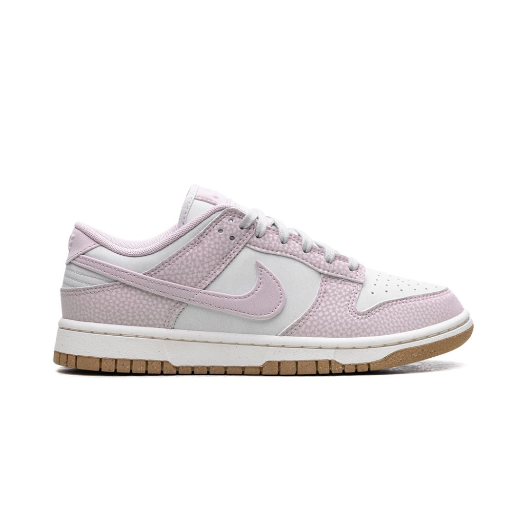 NK Dunk Low Light Violet