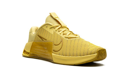 NK Metcon 9 Saturn Gold