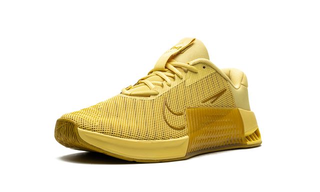 NK Metcon 9 Saturn Gold