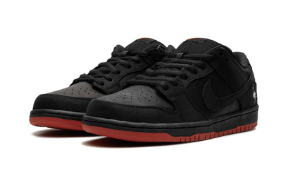 NK SB Dunk Low Black Pigeon
