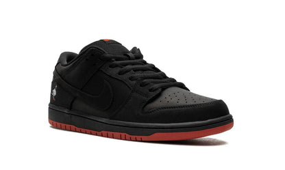 NK SB Dunk Low Black Pigeon
