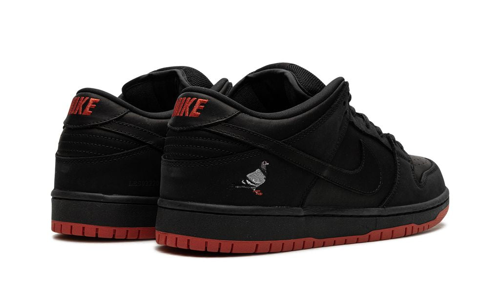 NK SB Dunk Low Black Pigeon