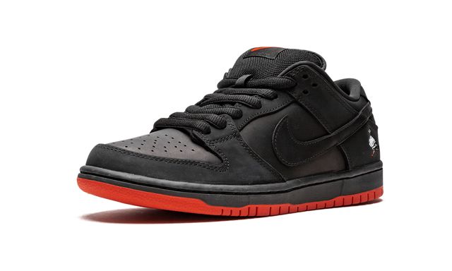 NK SB Dunk Low Black Pigeon