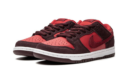 NK SB Dunk Low Cherry 
