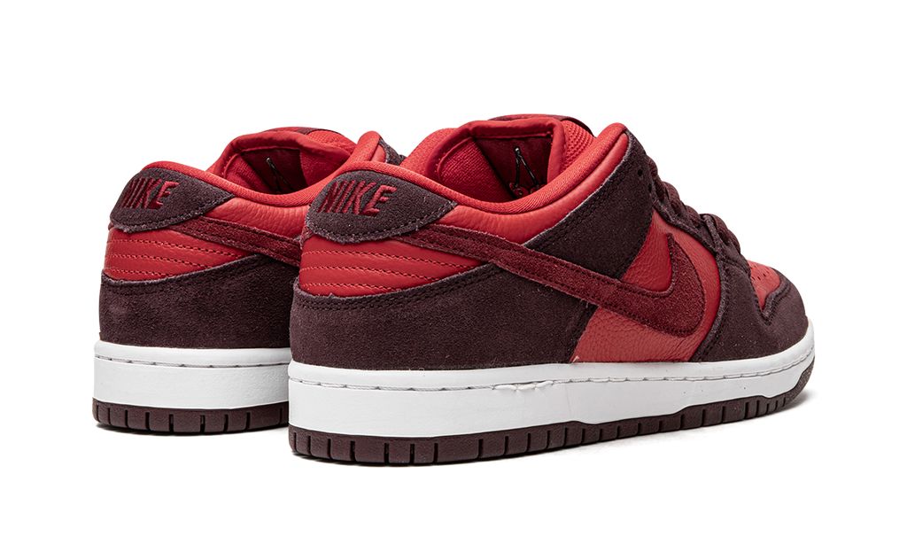 NK SB Dunk Low Cherry 