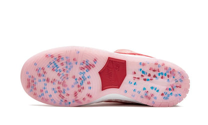 NK SB Dunk Low Strangelove 