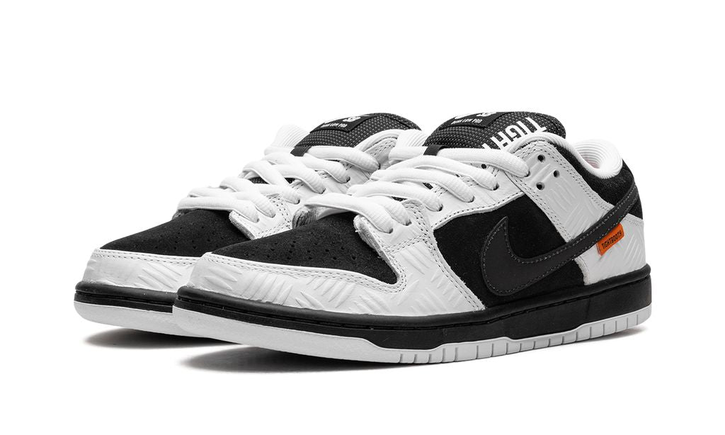 NK SB Dunk Low TIGHTBOOTH