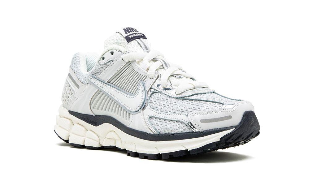 NK Zoom Vomero 5 Photon Dust Metallic Silver