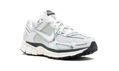 NK Zoom Vomero 5 Photon Dust Metallic Silver