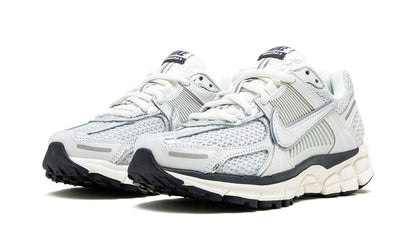 NK Zoom Vomero 5 Photon Dust Metallic Silver