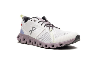 On Cloud 3 White Heron