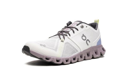 On Cloud 3 White Heron