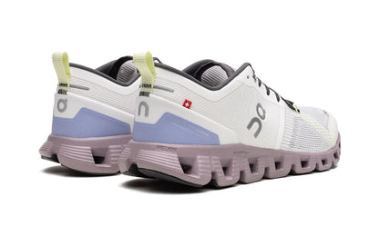 On Cloud 3 White Heron