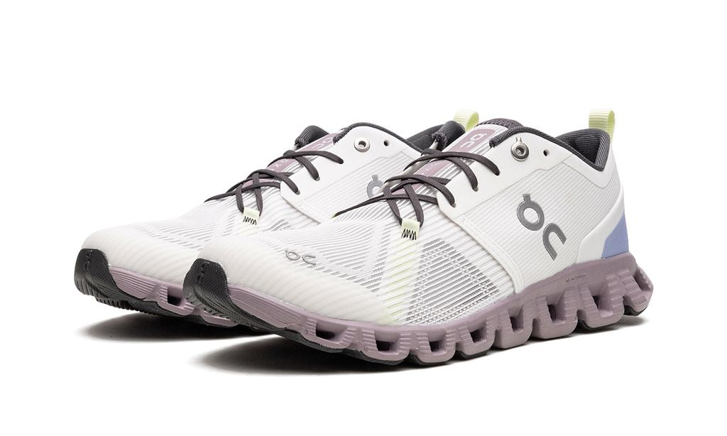 On Cloud 3 White Heron