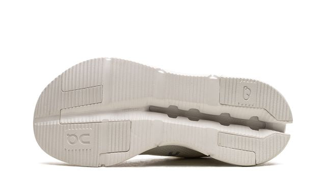 On Cloudnova Undyed-White