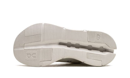 On Cloudnova Undyed-White