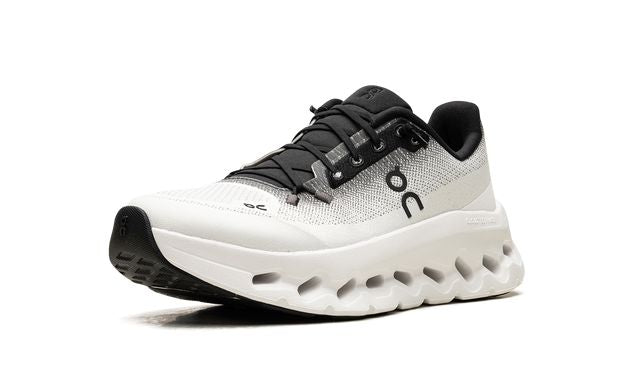 On Cloudtilt Black/Ivory